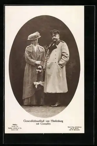 AK Paul von Hindenburg, der Generalfeldmarschall gemeinsam mit seiner Gemahlin