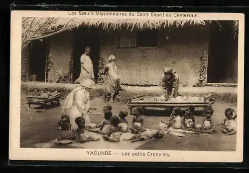 AK Yaoundé, Les petits Orphelins, Les Soeurs Missionnaires du Saint Esprit au Cameroun, Missionarsschwester mit Kindern