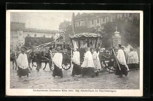 AK Wien, Euchar. Prozession 1912, Das Allerheiligste im Glas-Galawagen
