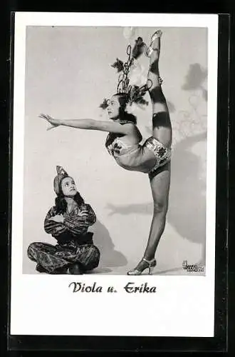 AK Die Akrobatinnen Viola und Erika im Kostüm