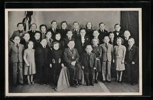 AK Berlin, Schaefer's Märchenstadt Liliput, Gruppenbild Liliputaner