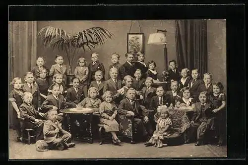 AK Schaefer's Märchenstadt Lilliput, Gruppenbild Liliputaner