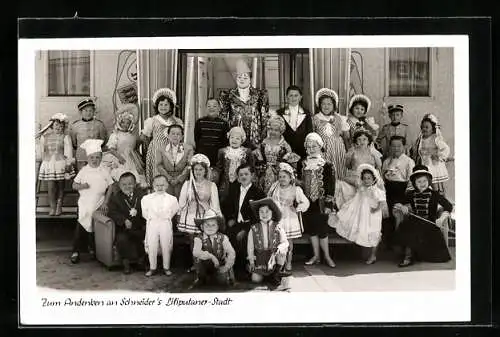 AK Schneider`s Liliputaner-Stadt - Gruppenfoto in Kostümen