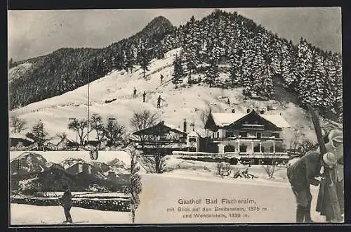 AK Fischbachau, Gasthof Bad Fischeralm mit Blick auf den Breitenstein und Wendelstein, Skifahrer