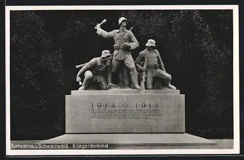 AK Furtwangen /Schwarzwald, Kriegerdenkmal mit drei Soldaten