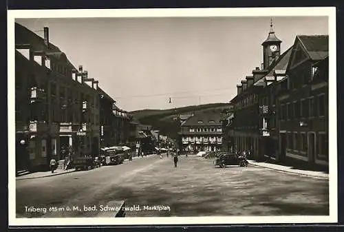 AK Triberg /Bad. Schwarzwald, Marktplatz mit Geschäften