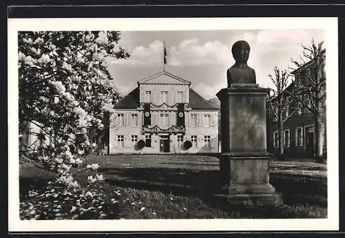 AK Lahr /Schwarzwald, Neues Rathaus mit Denkmal, 