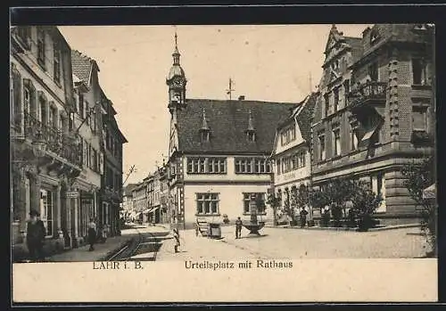 AK Lahr i. B., Urteilsplatz mit Geschäften und Rathaus