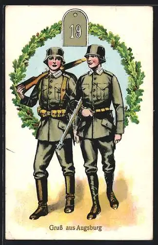 Präge-AK Augsburg, Infanterie-Regiment 19, Zwei bewaffnete Soldaten in Uniform in einem Eichblatt-Kranz