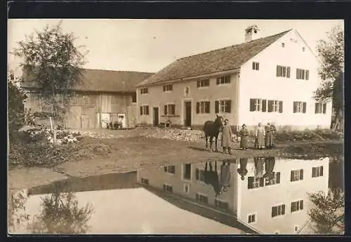 Foto-AK Perletzhofen, Gehöft mit Besitzer und Pferd