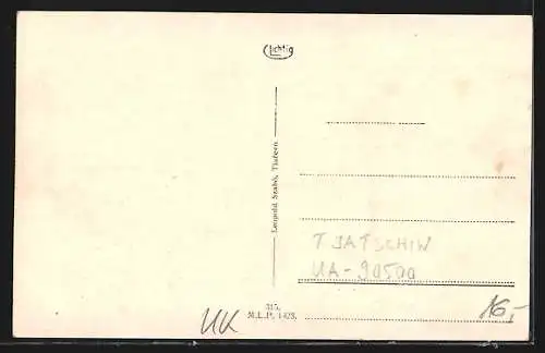 AK Tiacevo, Strassenpartie mit Geschäften, Blick auf zwei Kirchen