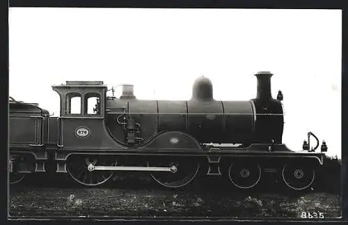 Foto-AK englische Eisenbahn, Lokomotive mit Tender Nr. 676