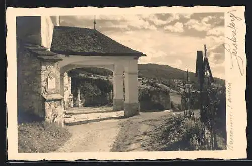 AK Brixen, Teilansicht mit Säulen und Blick auf die Landschaft