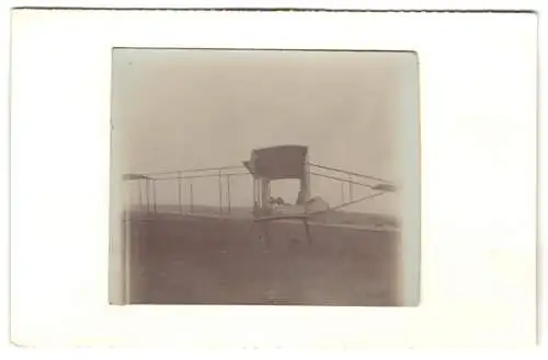 Fotografie unbekannter Fotograf und Ort, Flugzeug Sommer 1910 Biplane, Doppeldecker