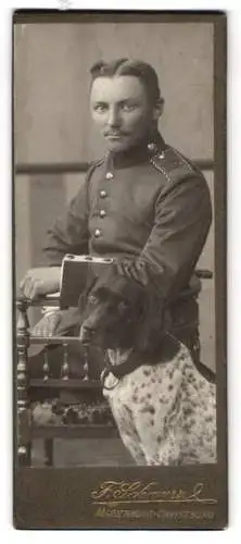 Fotografie F. Schwarz, Marienburg, einjährig-freiwilliger Soldat Artur Hintzig in Uniform Rgt. 152 mit seinem Diensthund