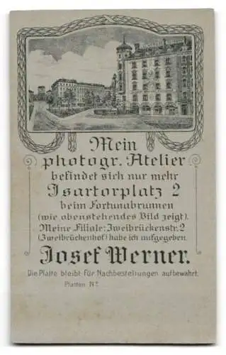 Fotografie Joseph Werner, München, Isarthorplatz 2, junges Mädchen im weissen Kleid mit Kerze zur Kommunion