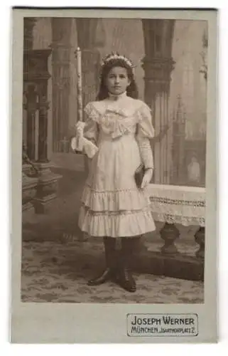 Fotografie Joseph Werner, München, Isarthorplatz 2, bayerisches Mädl im weissen Kleid zur Kommunion