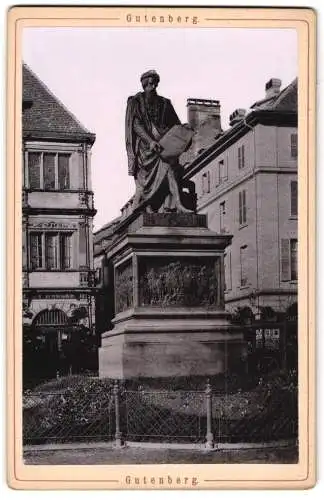 Fotografie unbekannter Fotograf, Ansicht Strassburg i. Els., Blick auf das Gutenberg Denkmal