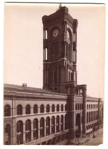 Fotografie F. Albert, Berlin, Ansicht Berlin, das rote Rathaus am Rathausplatz, Trockenstempel