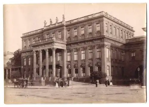 Fotografie F. Albert, Berlin, Ansicht Berlin, das Kronprinzenpalais Unter den Linden, Trockenstempel