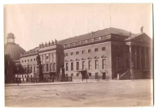 Fotografie F. Albert, Berlin, Ansicht Berlin, königliches Opernhaus mit Kuppel der Hedwigskathedrale, Trockenstempel