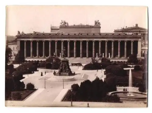 Fotografie F. Albert, Berlin, Ansicht Berlin, Blick auf den Lustgarten mit Museum, Trockenstempel