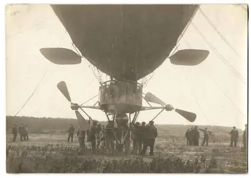 Fotografie M. Branger, Paris, kurz vor dem Start des Zeppelin Liberte dirigeable