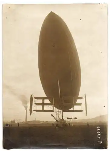 Fotografie M. Branger, Paris, l`arrière du dirigeable Clement-Bayrad II, Zeppelin