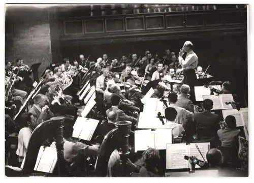 Fotografie Filicitas, München, Dirigent Mrawinski, spielt mit seinem Orchester