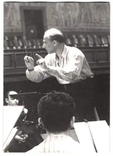 Fotografie Felicitas, München, Dirigent Mrawinski im Orchester