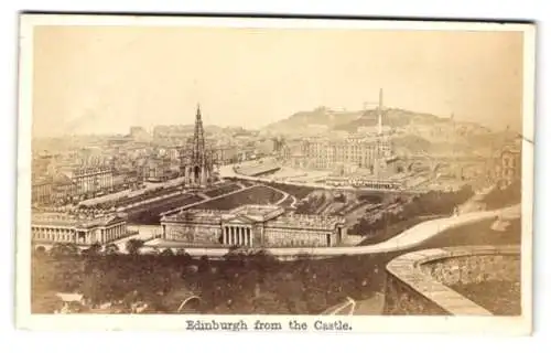 Fotografie Archibald Burns, Edinburgh, Ansicht Edinburgh, Blick vom Schloss auf die Stadt