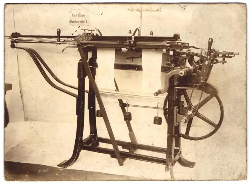 16 Fotografien Ansicht Oberlungwitz i. S., Strickmaschinenfabrik Paul Bässler, Maschinen & Familien-Portrait Bässler 1