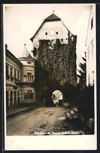 AK Haslach /Ob. Oest., Strassenpartie am Stadttor