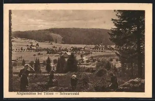 AK Altglashütten bei Titisee /Schwarzwald, Gesamtansicht mit Landarbeiterinnen