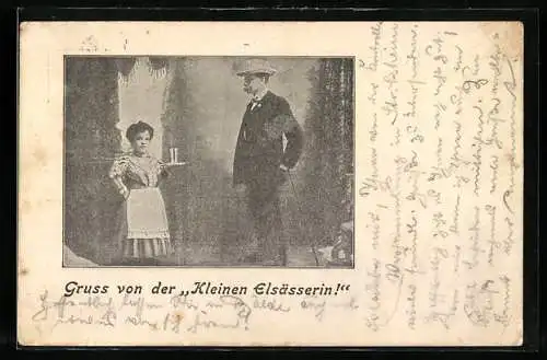AK Die Kleine Elsässerin mit Tablett steht neben einem Mann, Liliputanerin