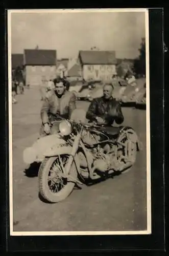 Foto-AK Motorrad BMW mit Seitenwagen