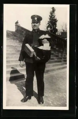Foto-AK Briefträger in Uniform