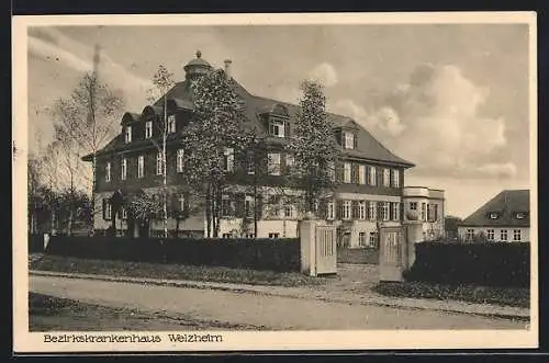AK Welzheim, Bezirkskrankenhaus mit Eingangstor und Strasse