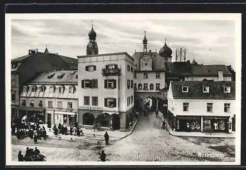 AK Rosenheim / Obb., Strassenpartie mit Geschäften