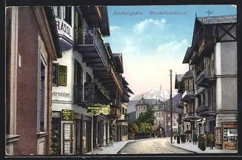 AK Berchtesgaden, Maximnilianstrasse mit Geschäften