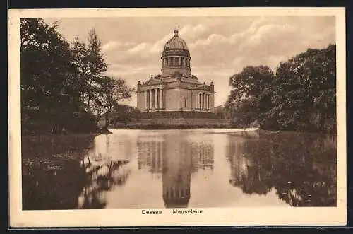 AK Dessau, Mausoleum auf Wasserspiegel