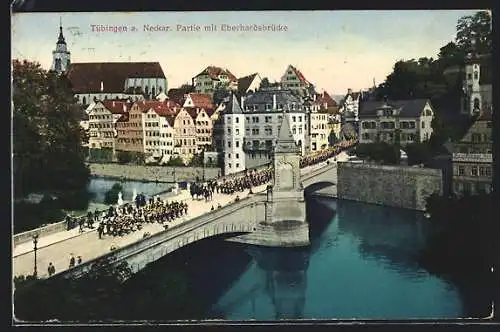 AK Tübingen a. Neckar, Eberhardsbrücke mit Parade