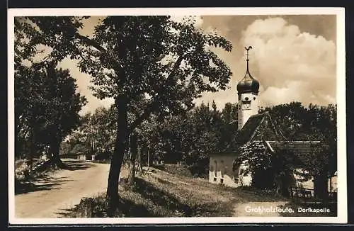 AK Grossholzleute, Dorfkapelle neben Allee