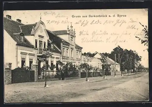 AK Berkenbrück a. d. Spree, Strassenpartie mit Geschäften