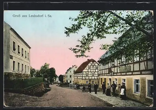 AK Leubsdorf / Sachs., Strasse am Gasthaus