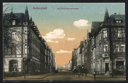 AK Halberstadt, Hohenzollernstrasse mit Soldaten auf Pferden