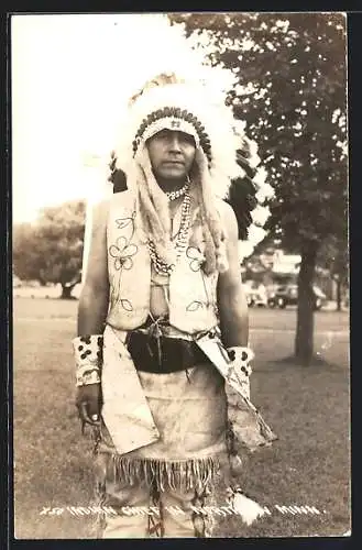 AK Indian Chief in Northern Minn., Indianer mit Federhaupt