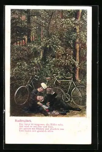 AK Radlerglück, Paar im Wald neben seinen Fahrrädern