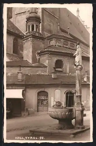 AK Hall /Tirol, Kirche mit Brunnen