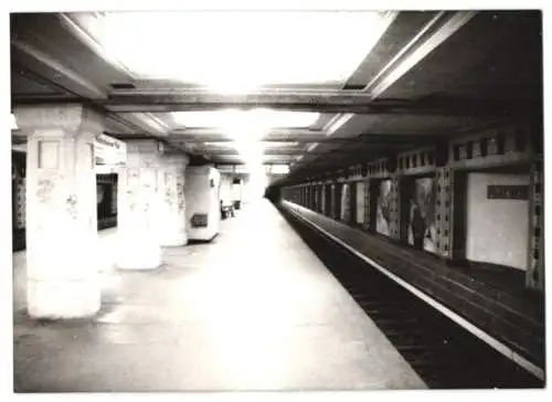 Fotografie unbekannter Fotograf, Ansicht Berlin-Wilmersdorf, Blick in den U-Bahnhof Rüdesheimer Platz